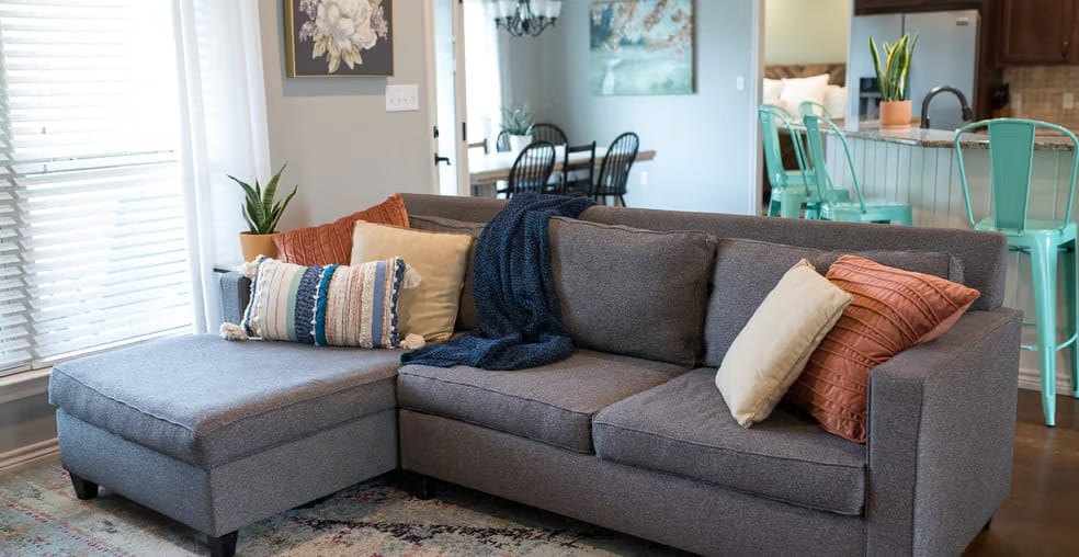 Creating an Effective Airbnb Listing: Maximize Attention and Reservations